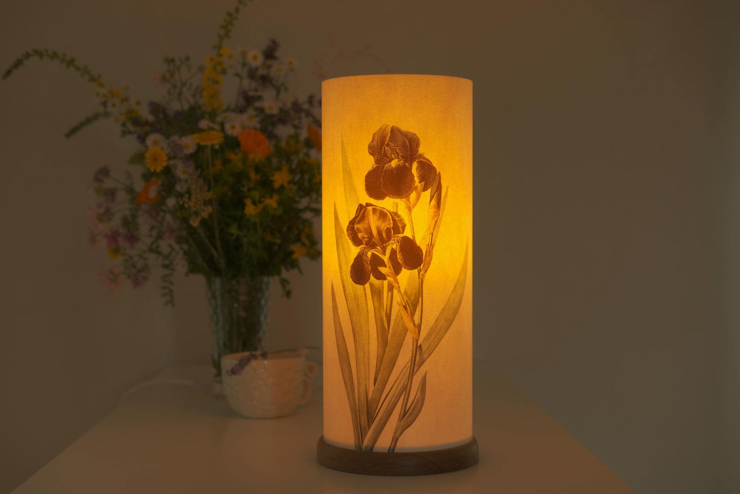 Lámpara de Papel Japonesa con Flores de Iris